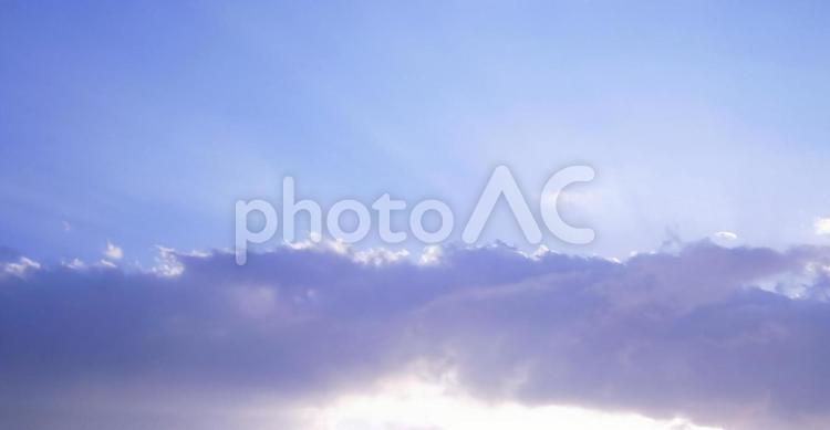 朝方の雲 光,青空,晴天の写真素材