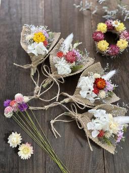 ドライフラワー　ガーランド　ワイヤー 花,はな,ドライフラワーの写真素材