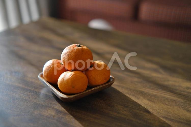 テーブルの上のみかん みかん,ミカン,蜜柑の写真素材