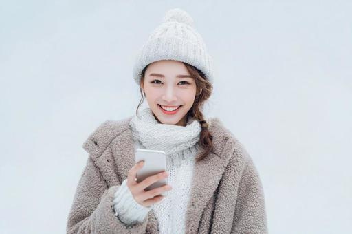 プレゼントを持つ女性 クリスマス プレゼントを持つ女性 クリスマスの写真
