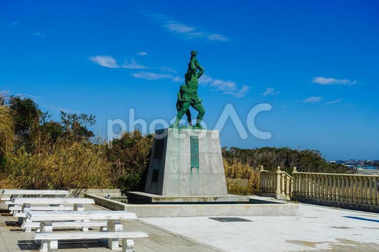 城ヶ島灯台公園のテーブル、ベンチ、彫刻（神奈川県三浦市三崎町城ヶ島） 城ヶ島灯台公園,三浦半島,三浦の写真素材