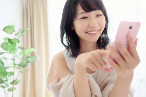 A woman who operates a smartphone, JPG A woman who operates a smartphone, female, matching, marriage hunting, JPG