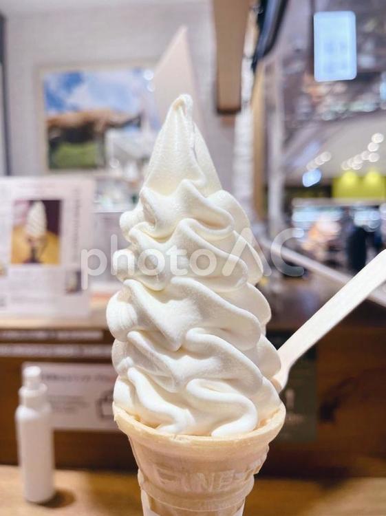 ソフトクリーム　スイーツ　食べ物 ソフトクリーム,アイスクリーム,食べ物の写真素材