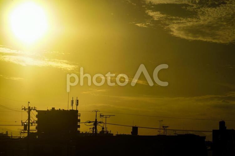 夕景と建物のシルエット 夕景,シルエット,街並みの写真素材