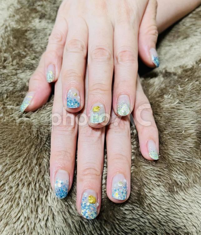 ラメグラ夏ネイル ジェルネイル,ネイルサロン,セルフネイルの写真素材