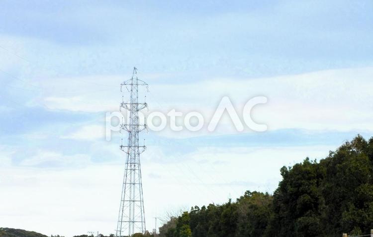高い送電塔とグラデーションの美しい空 送電塔,鉄塔,高いの写真素材