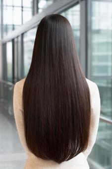 ロングストレートヘア 女性 後ろ姿 ロングストレートヘア 女性 後ろ姿 の写真