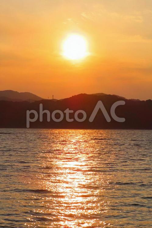 夕暮れと海 夕景,日没,遠景の写真素材