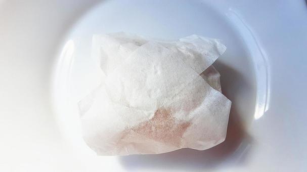 和紙に包まれた和菓子・2 和紙に包まれた和菓子・2 和菓子,最中,スイーツの写真素材