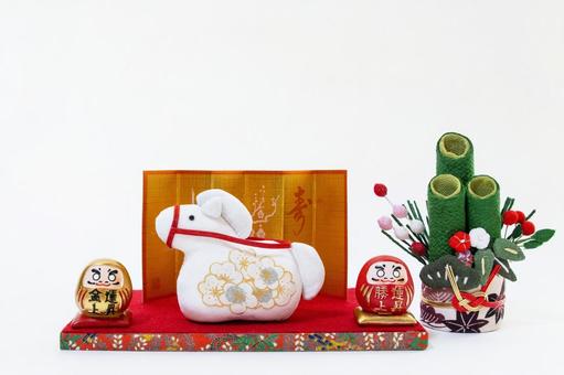 かわいい午年年賀状　白馬とだるまと門松と 午年年賀状,門松,だるまの写真素材