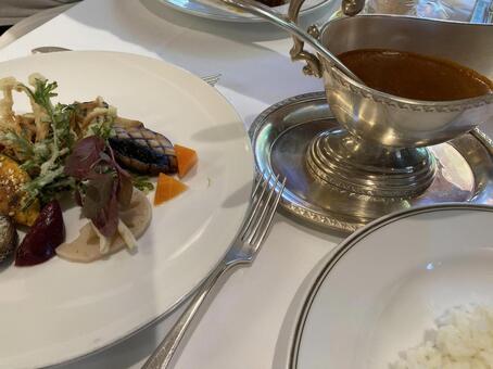 カレーライス カレーライス,野菜カレー,グレイビーボートの写真素材