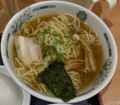 ラーメン 醤油味 チャーシュー ラーメン 醤油味 チャーシューの写真