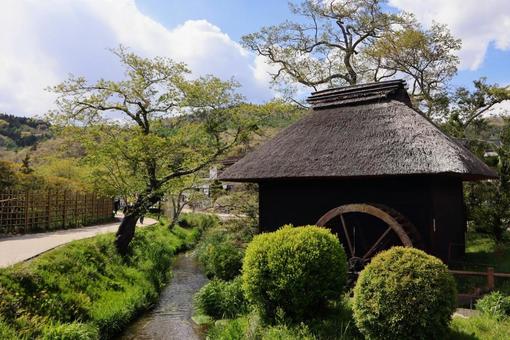 水車小屋 水車小屋 水車小屋,茅葺き屋根,日本の原風景の写真素材