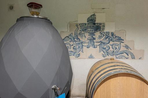 壁画と酒樽 壁画と酒樽 酒樽,木樽,地下室の写真素材