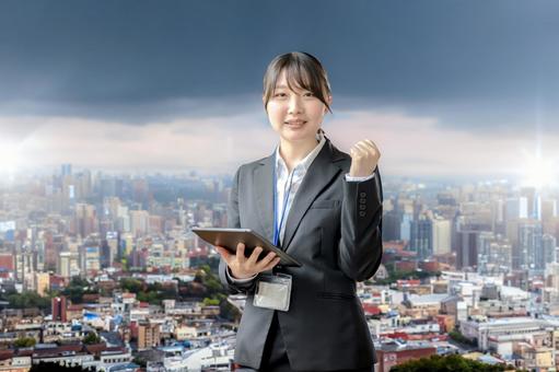拳を握る女性と都市風景 拳を握る女性と都市風景 株価,投資,経済の写真素材