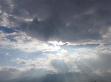 雲間からのヒカリ 雲間からのヒカリの写真