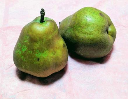 洋梨２個 ラ・フランス,洋梨,果物の写真素材