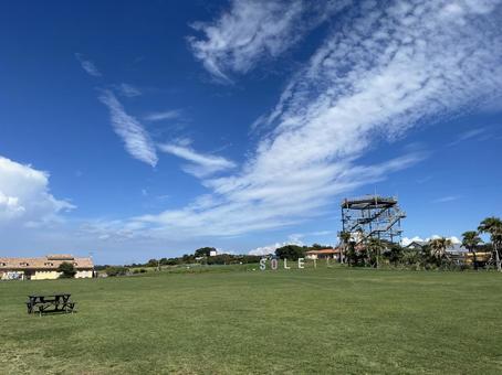 遊具と自然 遊具と自然 空,晴れ,青空の写真素材