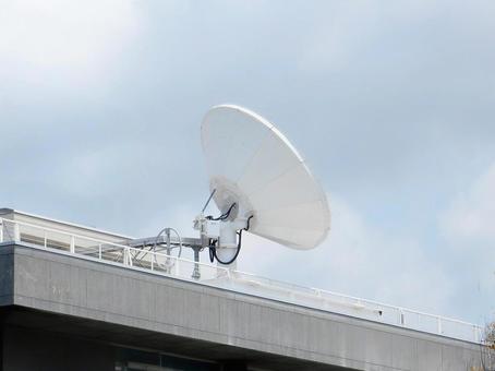 【風景写真】パラボラアンテナ パラボラアンテナ,アンテナ,受信の写真素材