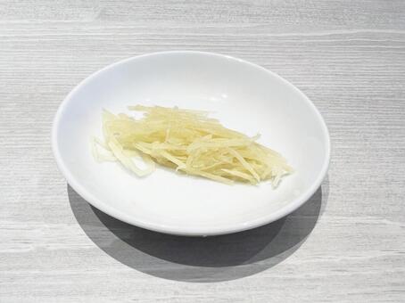 小さい皿に盛られた針生姜 針生姜,ジンジャー,皿の写真素材