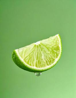 シンプルなライムの一片の写真