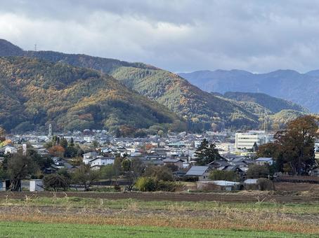 晩秋の畑と塩尻市(2025) 晩秋,11月,秋の写真素材