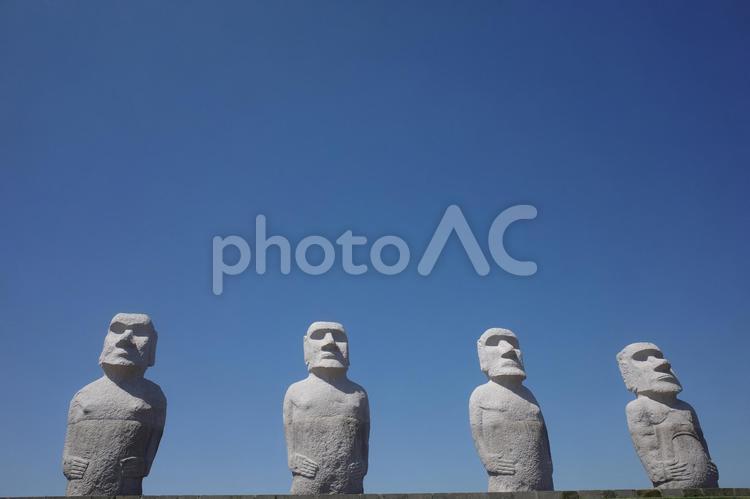 青い空とモアイ モアイ,空,青空の写真素材