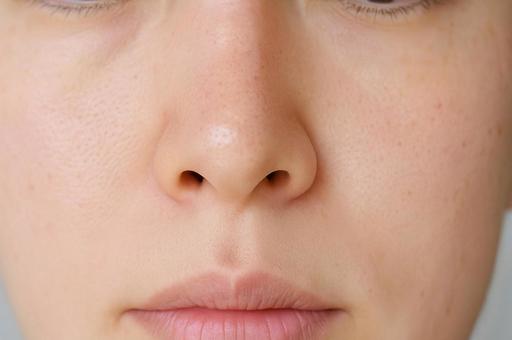 女性の鼻まわりアップ・肌トラブル・毛穴 女性の鼻まわりアップ・肌トラブル・毛穴の写真
