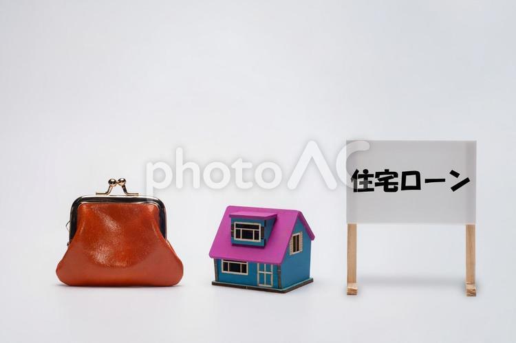 がま口財布と住宅模型で住宅ローン マイホーム,住宅ローン,財布の写真素材
