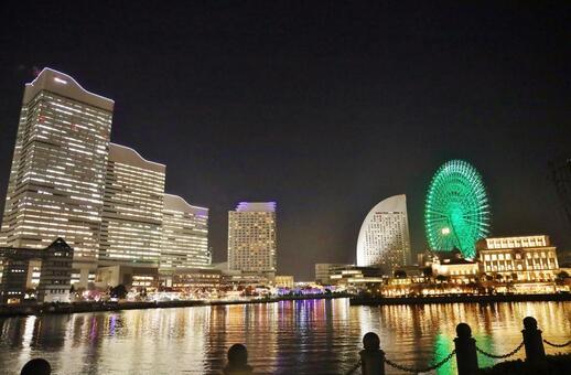 汽車道からのみなとみらい 横浜,みなとみらい,夜景の写真素材