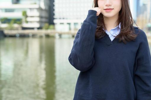 ガッツポーズをする女子高生 ガッツポーズをする女子高生 高校生,女子高生,ガッツポーズの写真素材