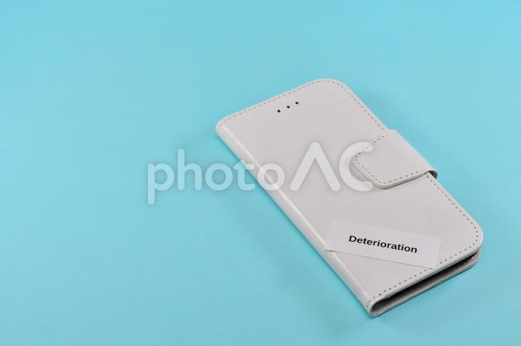 スマホが劣化しているイメージ deterioration,劣化,スマホの写真素材