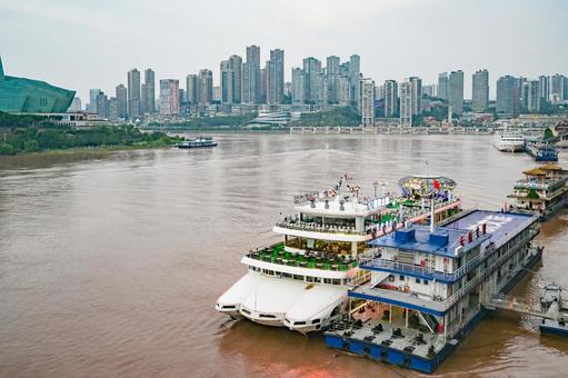 重慶の街並みと長江の眺め  重慶,長江,都市の写真素材