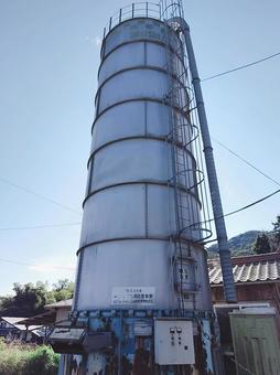 牧場のサイロ サイロ,牧場,風景の写真素材