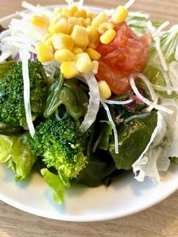 サラダ 縦 サラダ 縦 サラダ,野菜,新鮮の写真素材