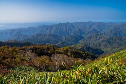 藤里駒ヶ岳山頂 遠くに能代市と男鹿半島 秋田県,白神山地,藤里駒ヶ岳の写真素材