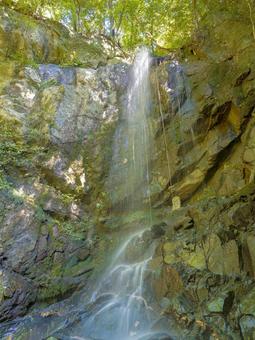 夏の光と滝の音 夏の光と滝の音 滝,夏,岩の写真素材