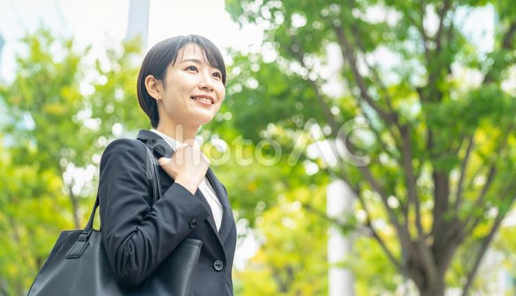 オフィス街とビジネス女性 オフィス街,ビジネス,女性の写真素材