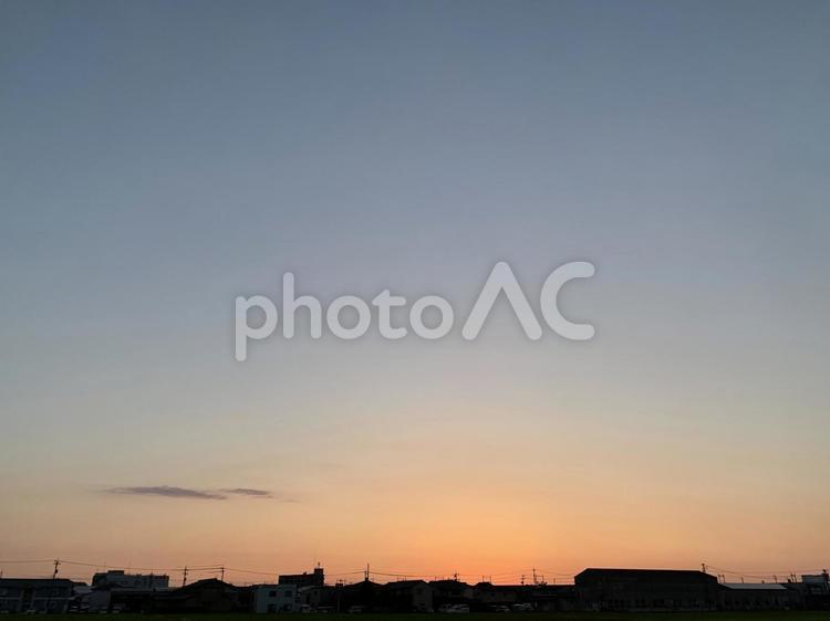 一日の終わりの空 夕焼け,日没,空の写真素材