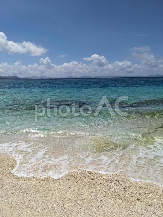 沖縄　水納島の海 沖縄,海,エメラルドグリーンの写真素材