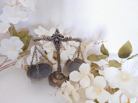 花と天秤 花,造花,天秤の写真素材