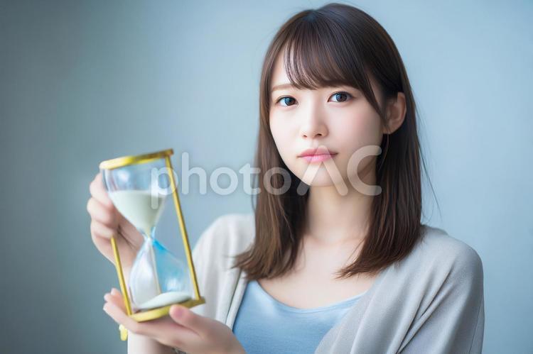 砂時計と女性 時間の大切さ 砂時計,時間,女性の写真素材