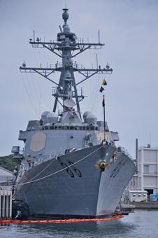 横須賀港に停泊している船 横須賀港,船,最先端の写真素材