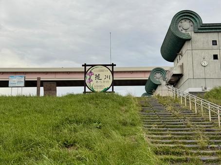 堀切水辺公園 荒川の河川敷 堀切水辺公園 荒川の河川敷 堀切,河川敷,橋の写真素材