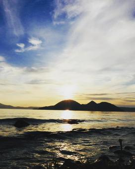 湖の夕日 湖の夕日の写真