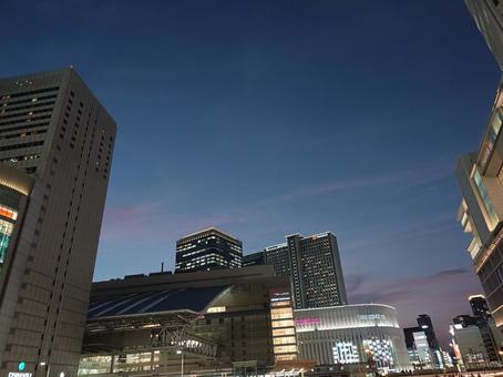 大阪駅南側から撮影 大阪駅南側から撮影 夜景,都市の夕暮れ,ビルの写真素材