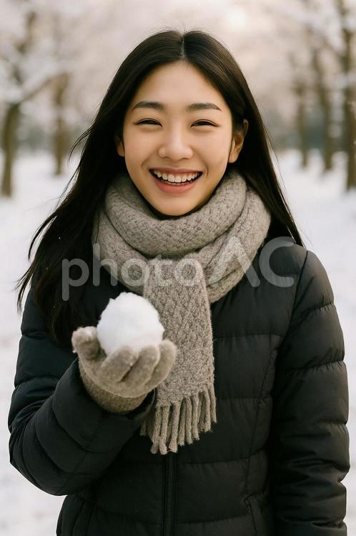 雪玉を持つ女性の冬アクティビティ 冬,雪,女性の写真素材