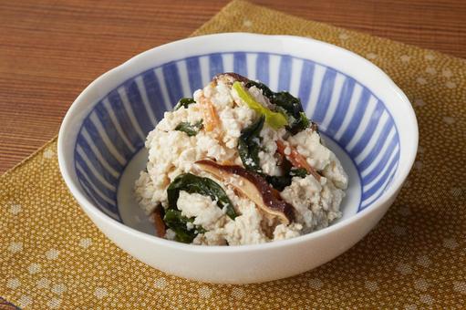 ほうれん草などが入った白和え ほうれん草などが入った白和え 白和え,おかず,惣菜の写真素材