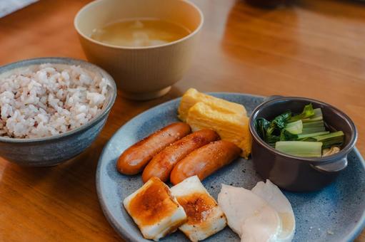バランスの良い朝食 朝食,ワンプレート,ウインナーの写真素材