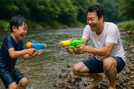 川遊びで水鉄砲バトル 川遊びで水鉄砲バトルの写真